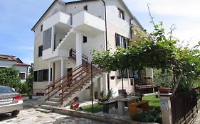 Mirela House With Apartment